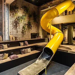 Hotel Upstairs ***